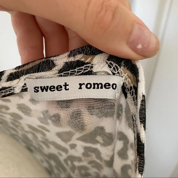 NWT Sweet Romeo Leopard Print Long Sleeve Top - Picture 5 of 10